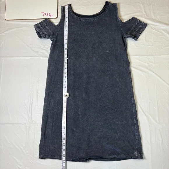 Hollister Womens Cold Shoulder Acid Wash T-Shirt Dress Charcoal Grey Small - Picture 2 of 6